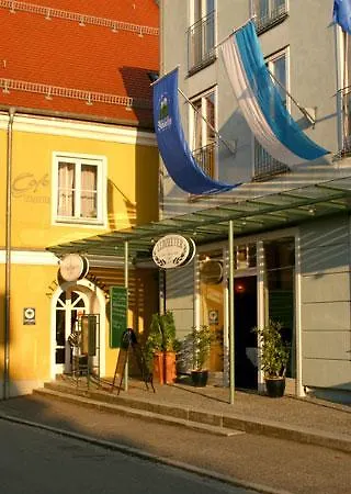 Altstadthotel فندق 3*